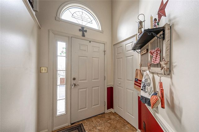 483 Cherryhill Dr, Cecil, PA 15017