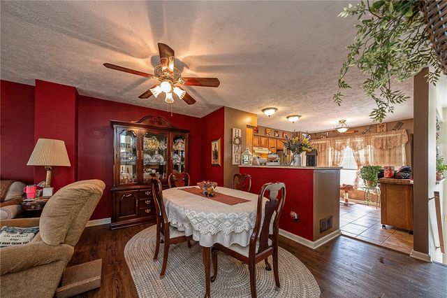 483 Cherryhill Dr, Cecil, PA 15017