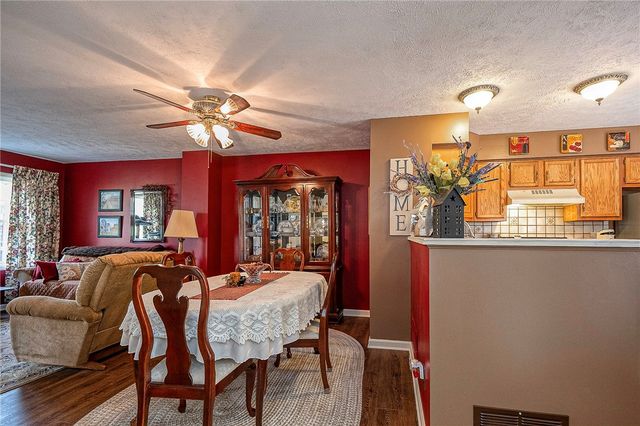 483 Cherryhill Dr, Cecil, PA 15017