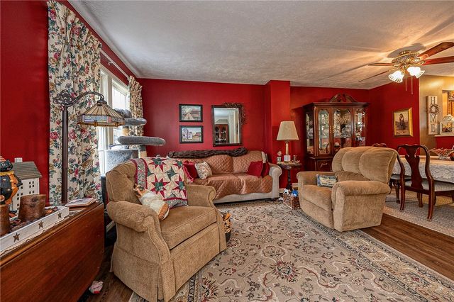 483 Cherryhill Dr, Cecil, PA 15017