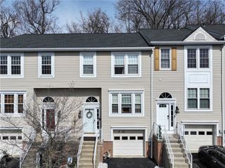 483 Cherryhill Dr, Cecil, PA 15017