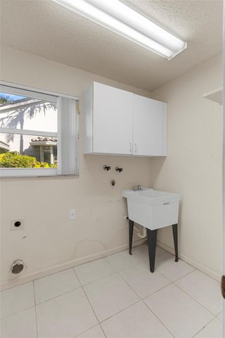 560 NW 110th Ave, Plantation, FL 33324