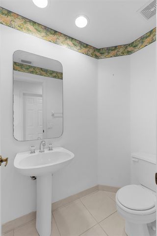 560 NW 110th Ave, Plantation, FL 33324