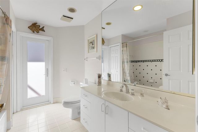 560 NW 110th Ave, Plantation, FL 33324