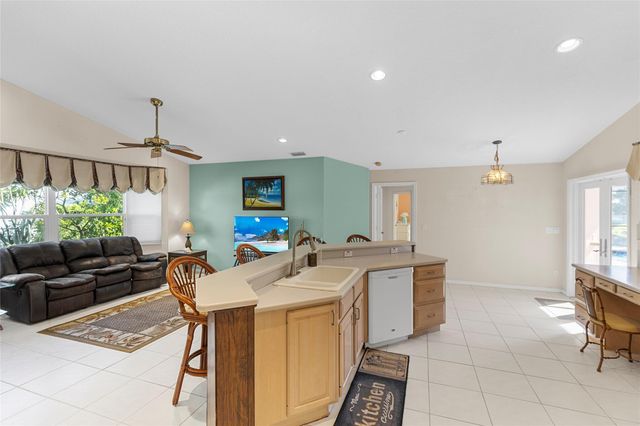 560 NW 110th Ave, Plantation, FL 33324