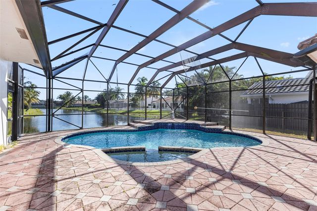 560 NW 110th Ave, Plantation, FL 33324