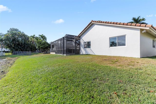 560 NW 110th Ave, Plantation, FL 33324