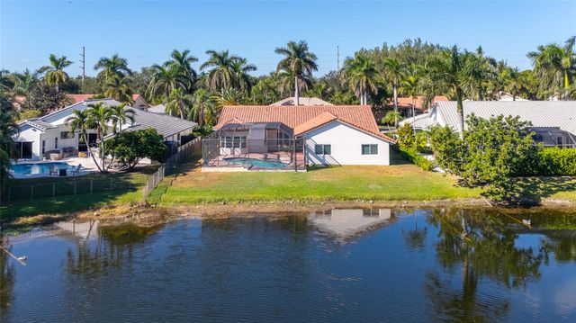 560 NW 110th Ave, Plantation, FL 33324