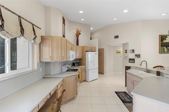 560 NW 110th Ave, Plantation, FL 33324