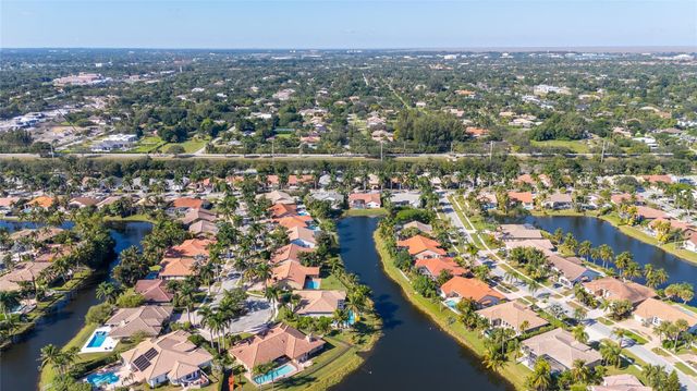 560 NW 110th Ave, Plantation, FL 33324