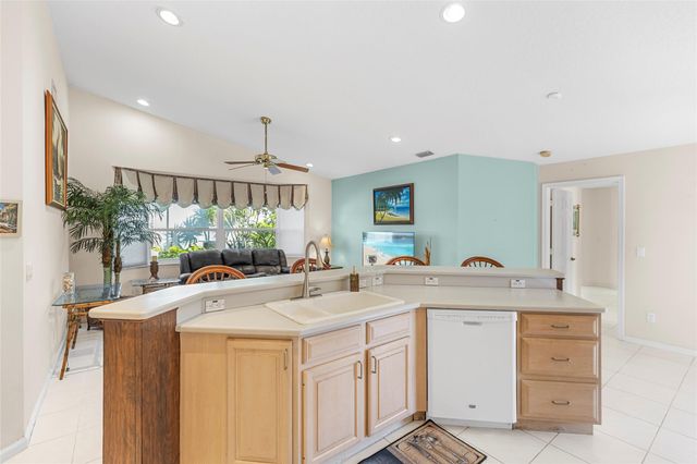 560 NW 110th Ave, Plantation, FL 33324