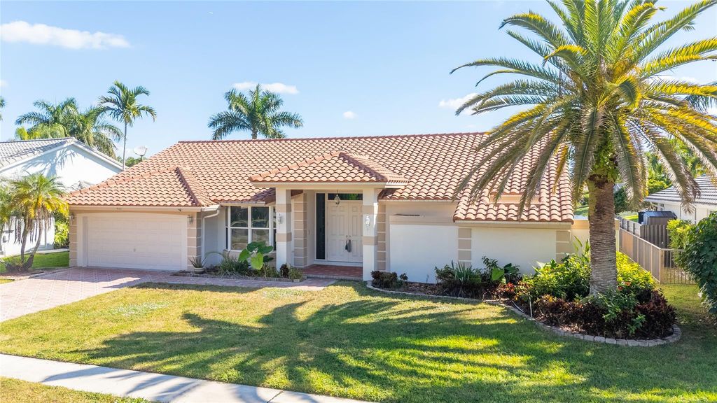 560 NW 110th Ave, Plantation, FL 33324