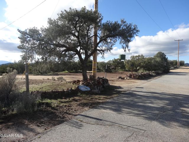 9425 Tanganda Road, Tehachapi, CA 93561