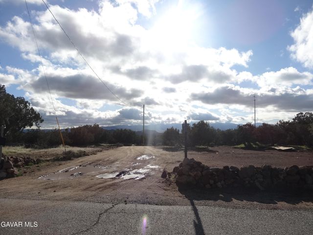 9425 Tanganda Road, Tehachapi, CA 93561