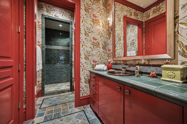 1225 Place Royale Way, Houston, TX 77056