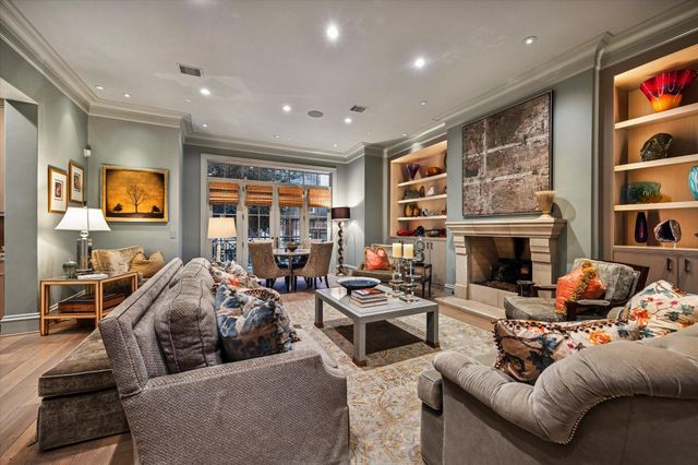 1225 Place Royale Way, Houston, TX 77056