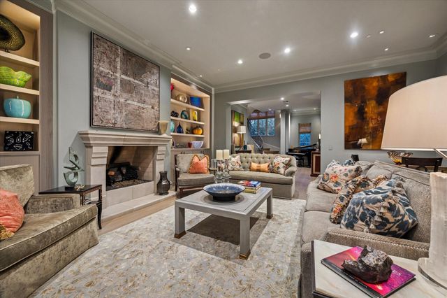 1225 Place Royale Way, Houston, TX 77056