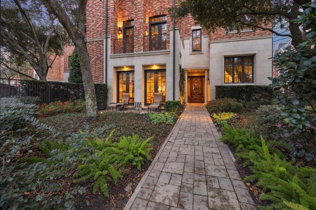 1225 Place Royale Way, Houston, TX 77056