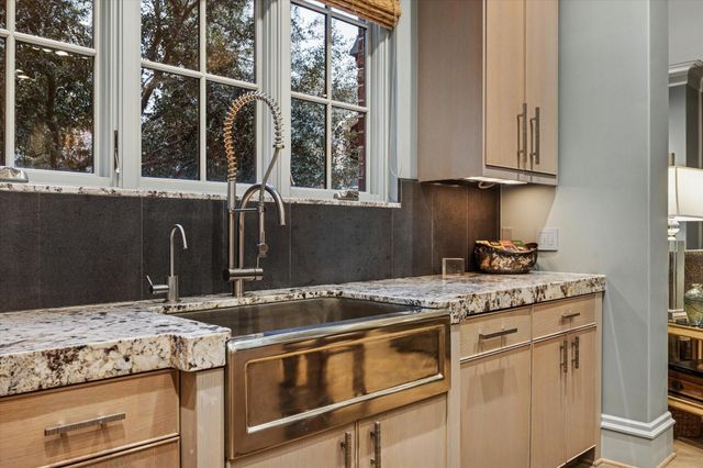 1225 Place Royale Way, Houston, TX 77056