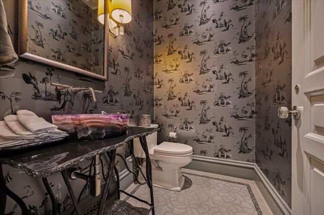 1225 Place Royale Way, Houston, TX 77056