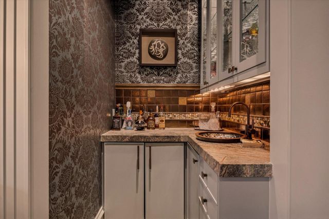 1225 Place Royale Way, Houston, TX 77056