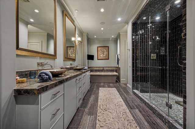 1225 Place Royale Way, Houston, TX 77056