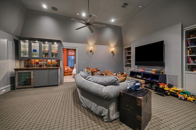 1225 Place Royale Way, Houston, TX 77056