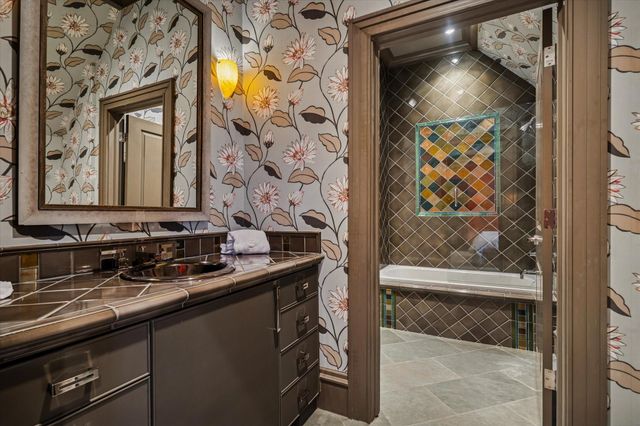 1225 Place Royale Way, Houston, TX 77056