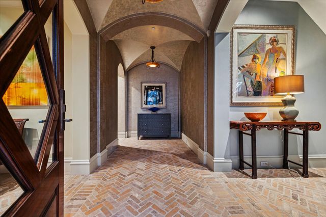 1225 Place Royale Way, Houston, TX 77056