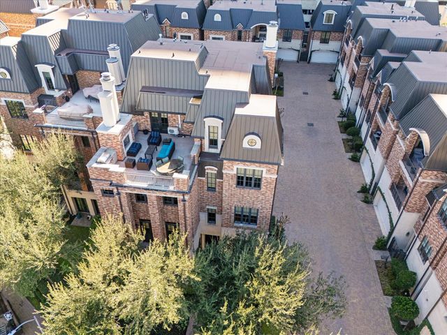 1225 Place Royale Way, Houston, TX 77056