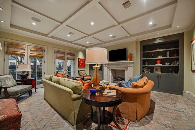 1225 Place Royale Way, Houston, TX 77056