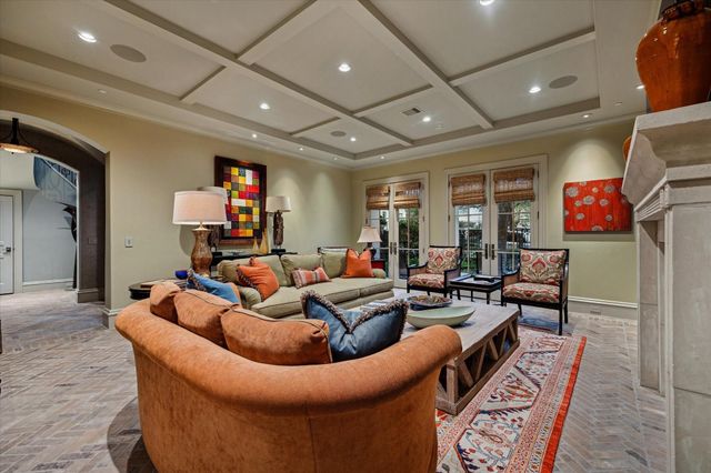 1225 Place Royale Way, Houston, TX 77056