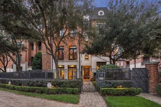 1225 Place Royale Way, Houston, TX 77056