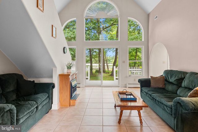 367 EDGEWATER LN, Montross, VA 22520