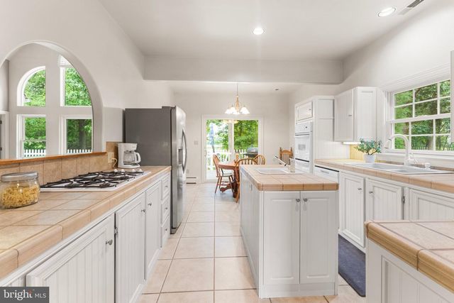 367 EDGEWATER LN, Montross, VA 22520