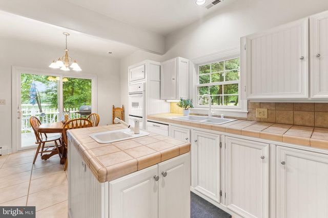 367 EDGEWATER LN, Montross, VA 22520