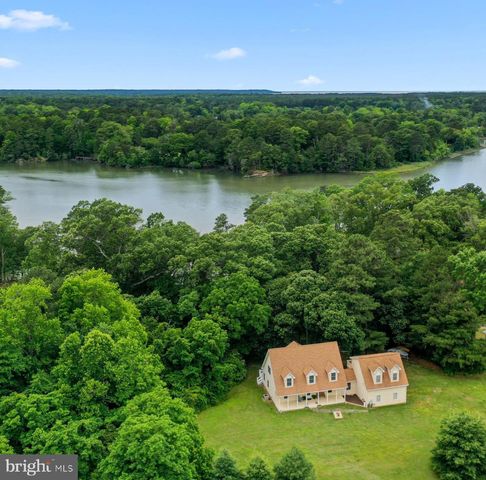 367 EDGEWATER LN, Montross, VA 22520