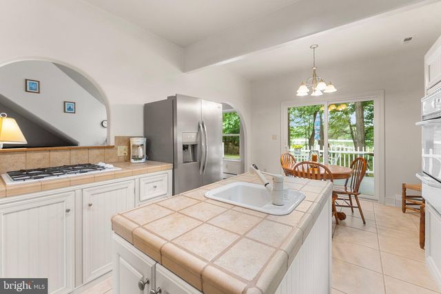 367 EDGEWATER LN, Montross, VA 22520