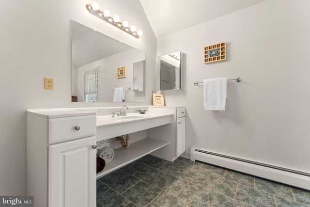367 EDGEWATER LN, Montross, VA 22520