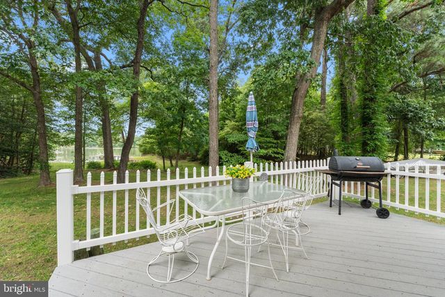 367 EDGEWATER LN, Montross, VA 22520