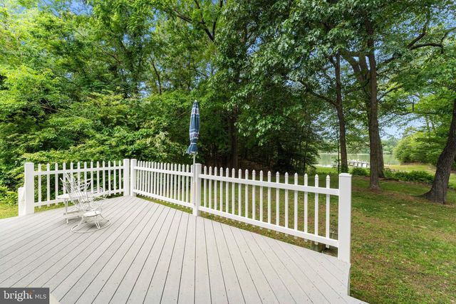 367 EDGEWATER LN, Montross, VA 22520