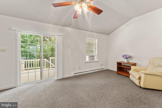 367 EDGEWATER LN, Montross, VA 22520
