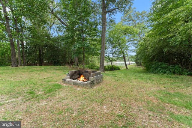 367 EDGEWATER LN, Montross, VA 22520