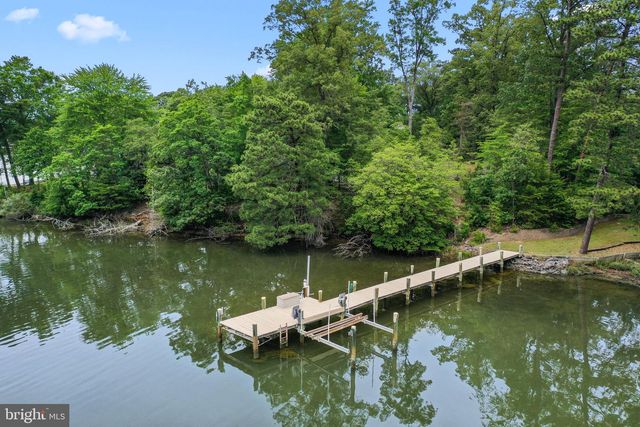 367 EDGEWATER LN, Montross, VA 22520