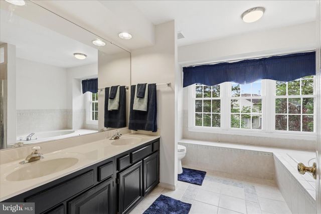 8065 CRIMSON LEAF CT, Gainesville, VA 20155