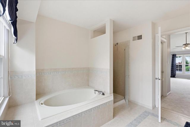 8065 CRIMSON LEAF CT, Gainesville, VA 20155