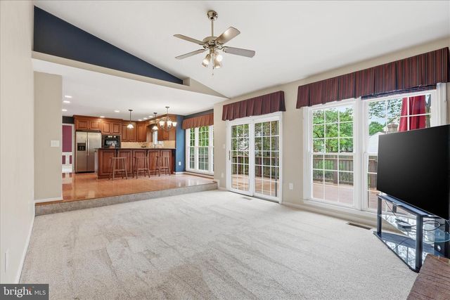 8065 CRIMSON LEAF CT, Gainesville, VA 20155
