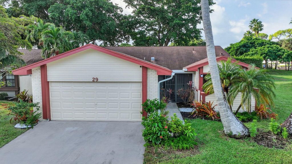 29 Fawlkland Circle, Boynton Beach, FL 33426