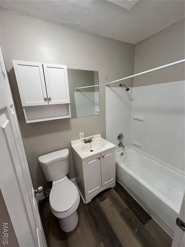 1333 Fairview Avenue, University City, MO 63130