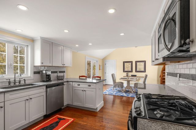 48 Bayview Circle, Osterville, MA 02655